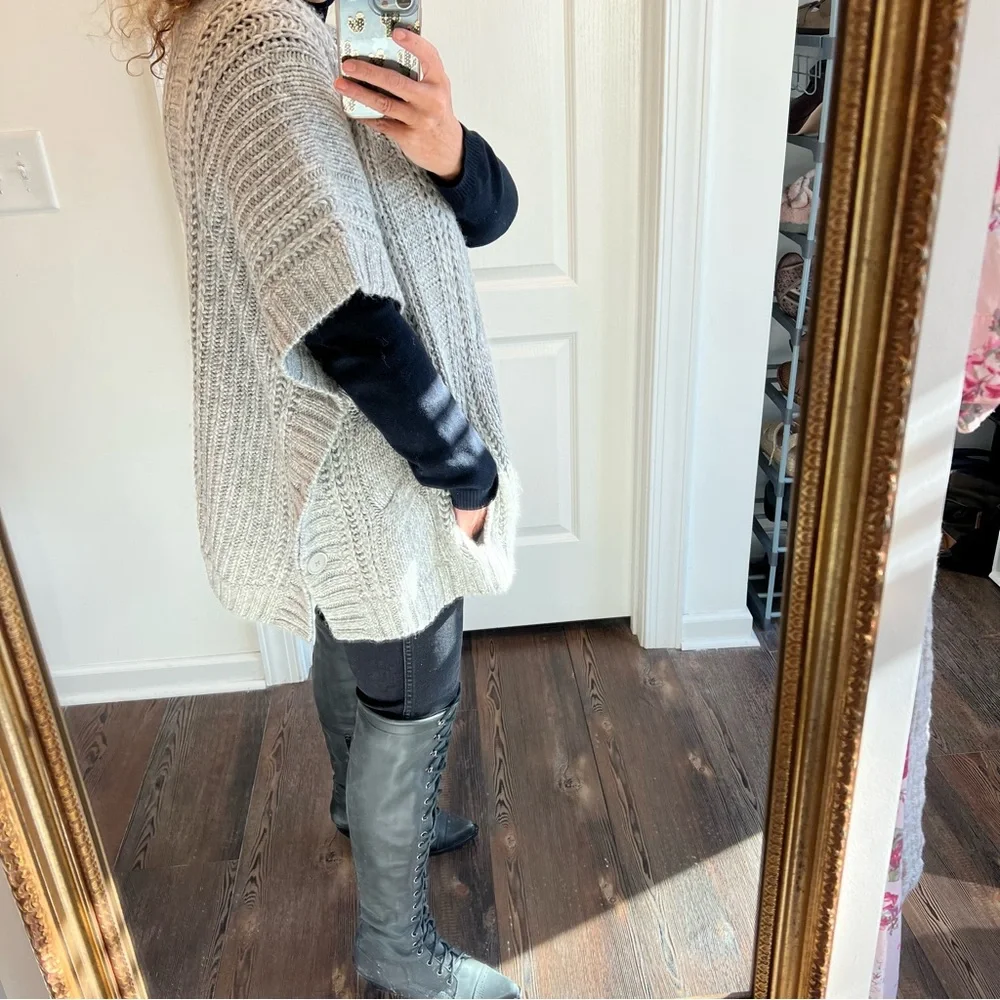 American Eagle Outfitters Gray Poncho Sweater Cableknit Cable Knit Button Size M - Picture 12 of 12